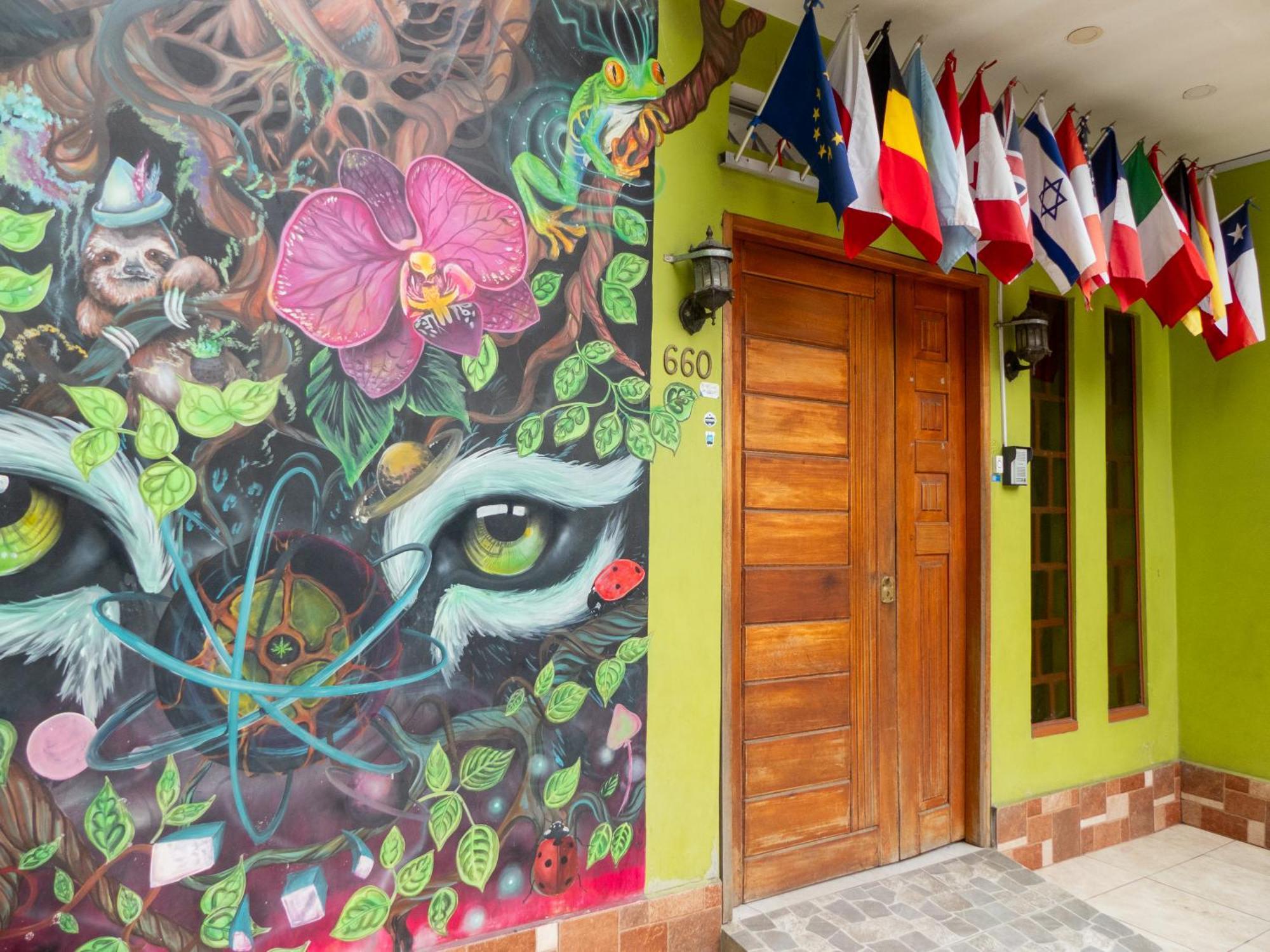 Moicca Youth Hostel Iquitos Exteriör bild