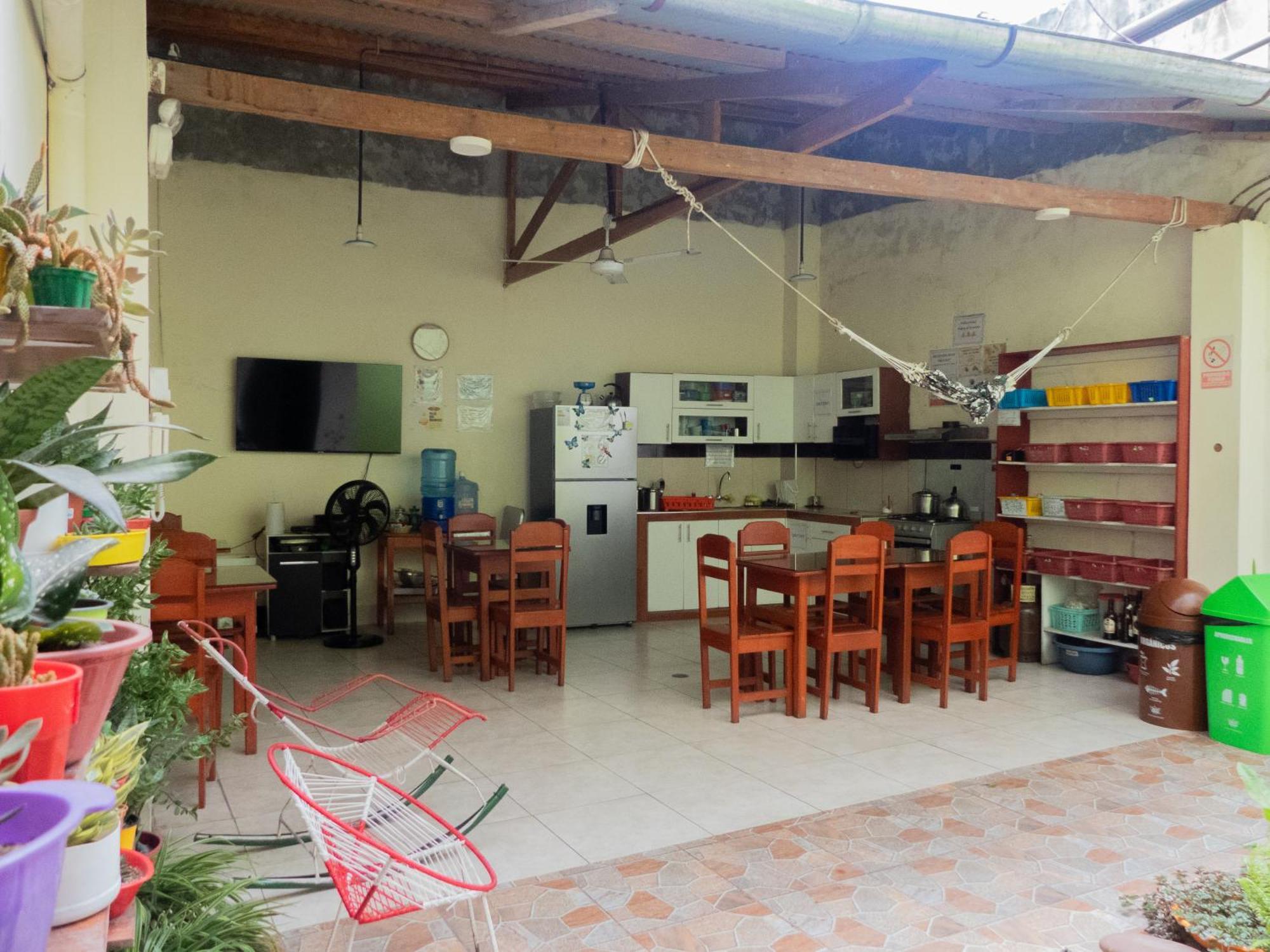 Moicca Youth Hostel Iquitos Exteriör bild